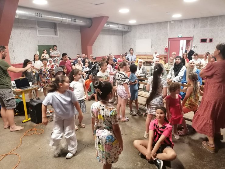 Clap de fin joyeux pour le CLAS : familles et enfants sous les projecteurs !